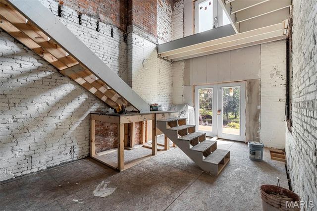 1512 Palm Street, St Louis, MO 63107