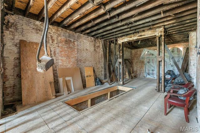 1512 Palm Street, St Louis, MO 63107