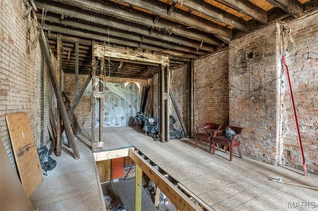 1512 Palm Street, St Louis, MO 63107