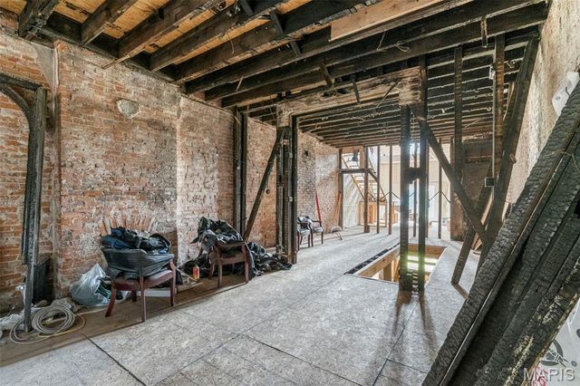 1512 Palm Street, St Louis, MO 63107