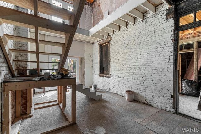 1512 Palm Street, St Louis, MO 63107