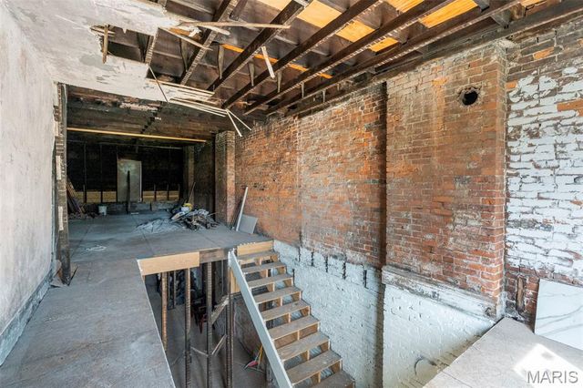 1512 Palm Street, St Louis, MO 63107