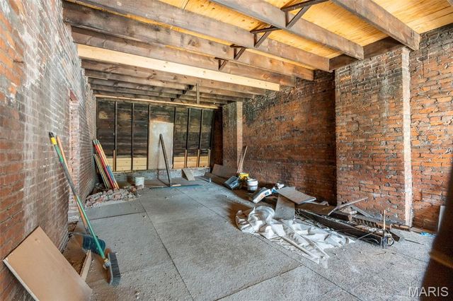 1512 Palm Street, St Louis, MO 63107