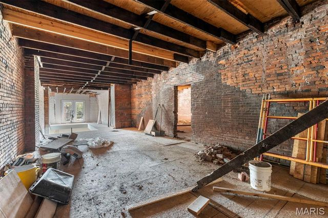 1512 Palm Street, St Louis, MO 63107