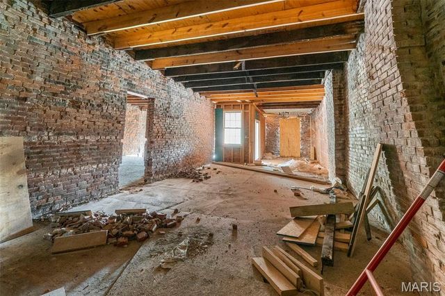 1512 Palm Street, St Louis, MO 63107