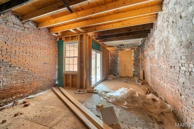 1512 Palm Street, St Louis, MO 63107