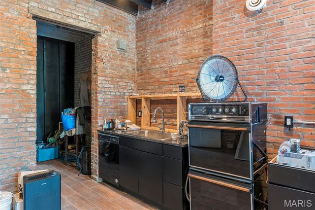 1512 Palm Street, St Louis, MO 63107