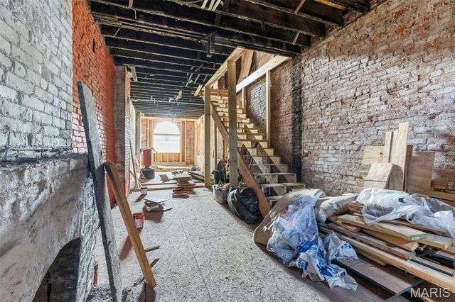 1512 Palm Street, St Louis, MO 63107