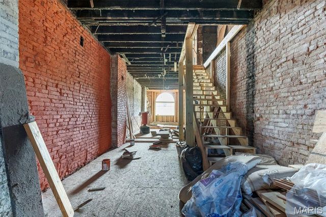 1512 Palm Street, St Louis, MO 63107