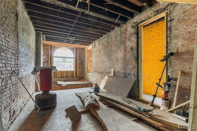 1512 Palm Street, St Louis, MO 63107