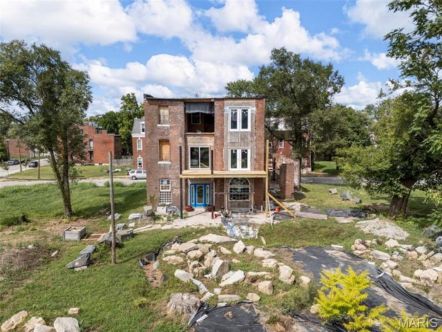 1512 Palm Street, St Louis, MO 63107