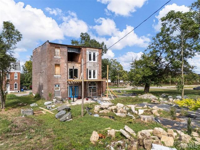 1512 Palm Street, St Louis, MO 63107