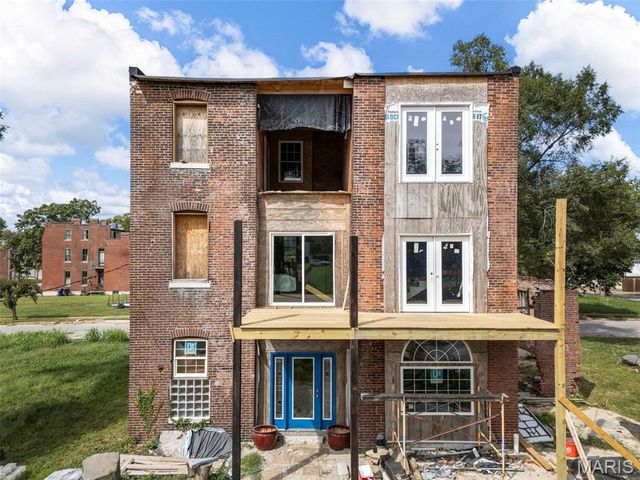 1512 Palm Street, St Louis, MO 63107