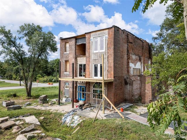 1512 Palm Street, St Louis, MO 63107