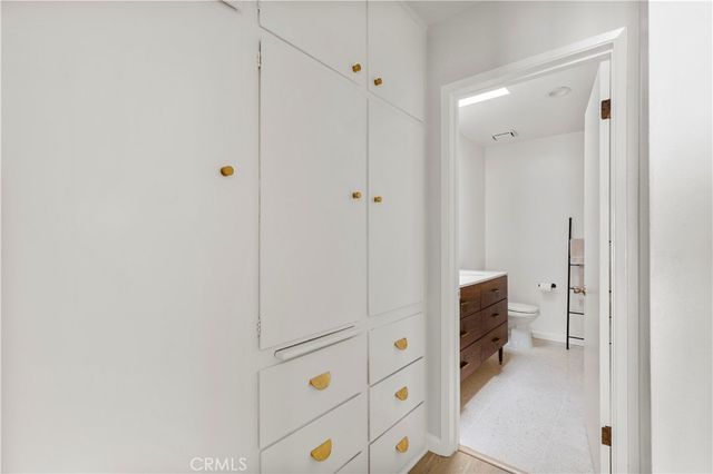 1107 E 3rd 8, Long Beach, CA 90802