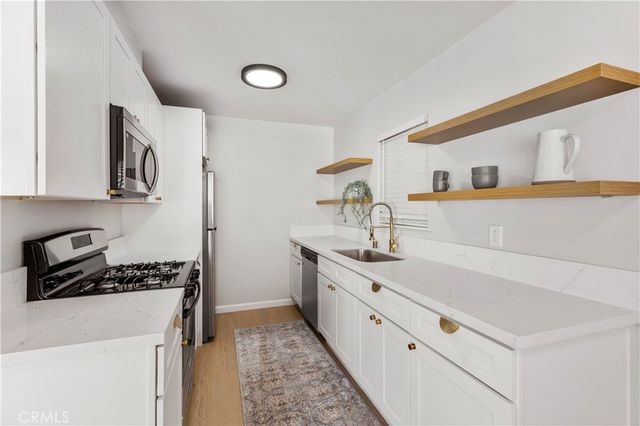 1107 E 3rd 8, Long Beach, CA 90802