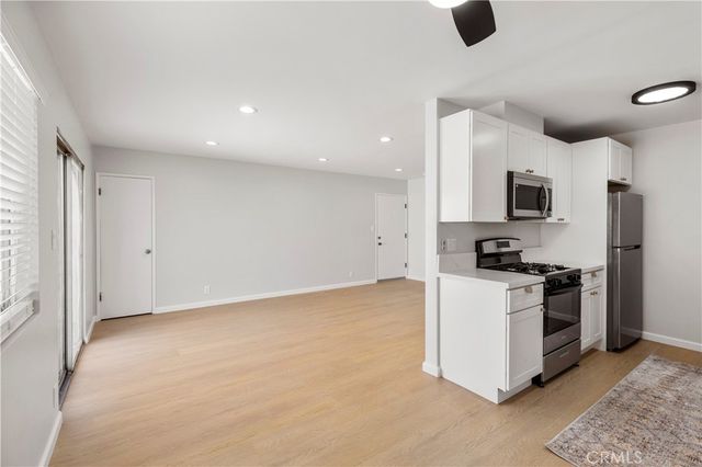 1107 E 3rd 8, Long Beach, CA 90802