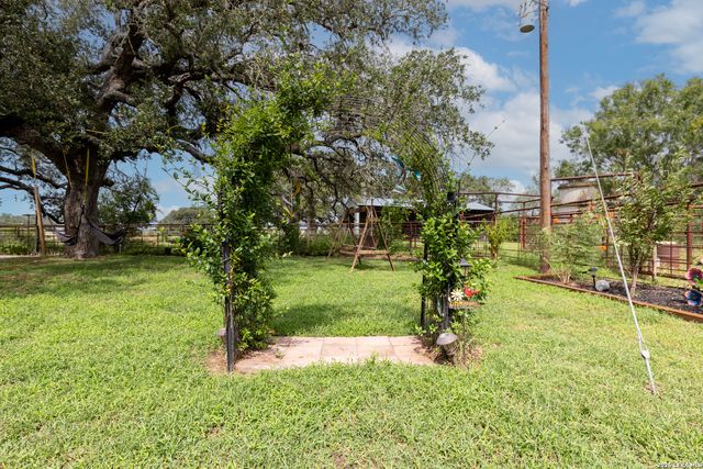 235 County Road 7712, Devine, TX 78016