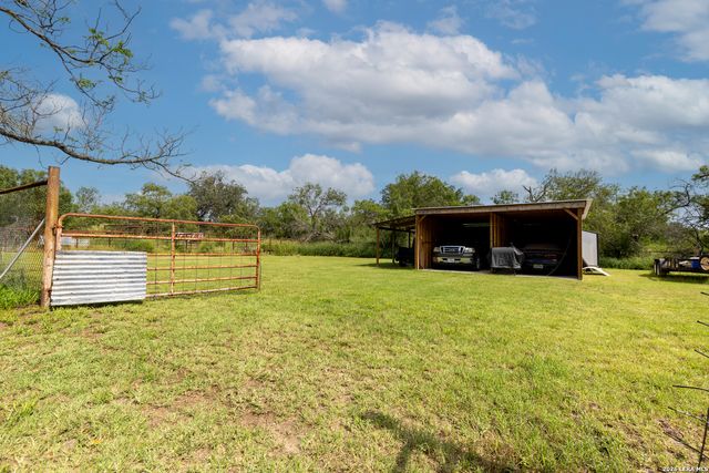 235 County Road 7712, Devine, TX 78016
