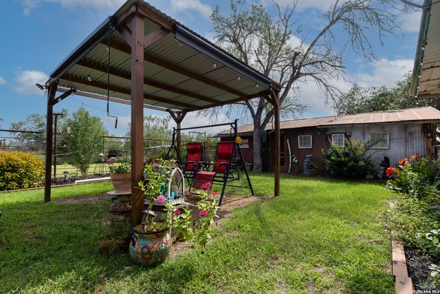 235 County Road 7712, Devine, TX 78016