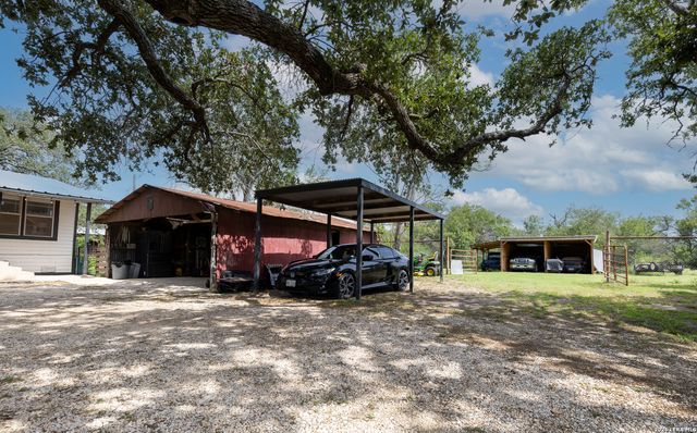 235 County Road 7712, Devine, TX 78016