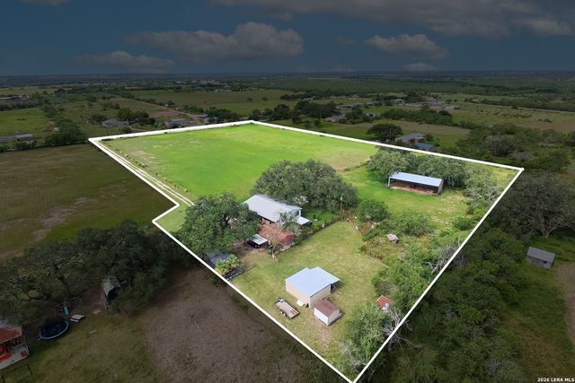 235 County Road 7712, Devine, TX 78016