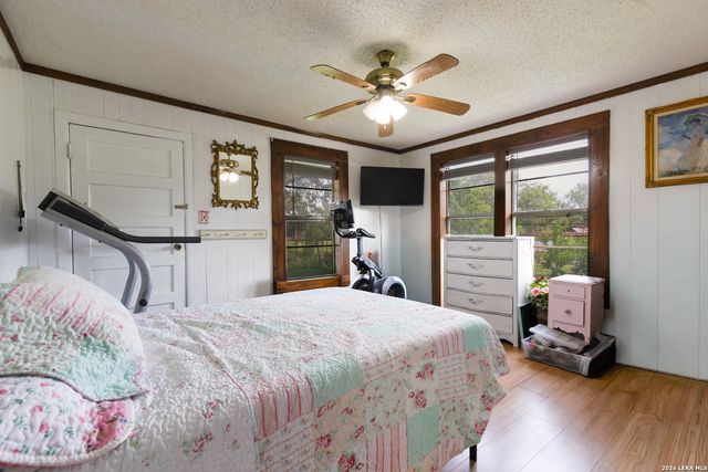 235 County Road 7712, Devine, TX 78016