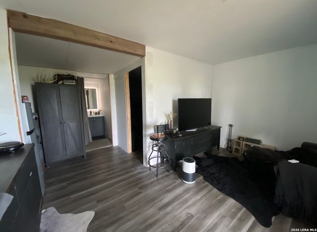 235 County Road 7712, Devine, TX 78016