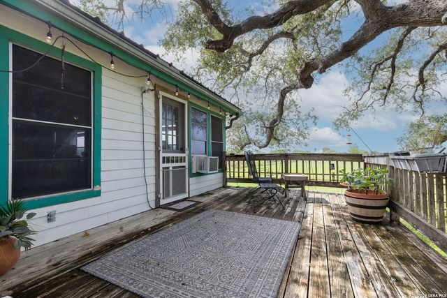 235 County Road 7712, Devine, TX 78016