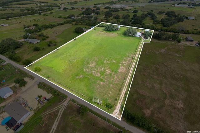 235 County Road 7712, Devine, TX 78016