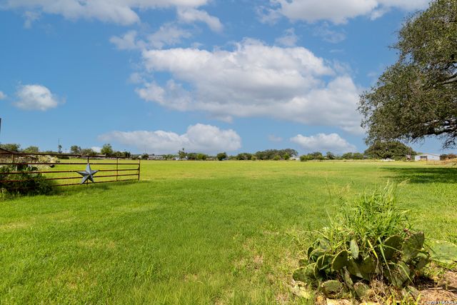 235 County Road 7712, Devine, TX 78016