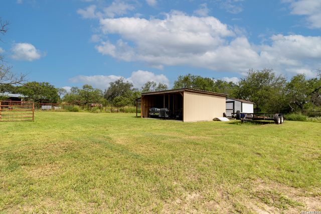 235 County Road 7712, Devine, TX 78016