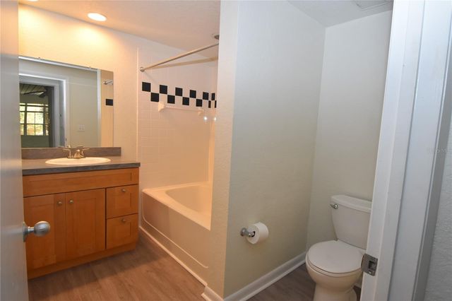 2402 W AZEELE STREET 426, Tampa, FL 33609