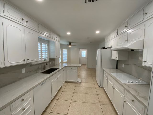 2116 Stratford Drive, Bedford, TX 76021