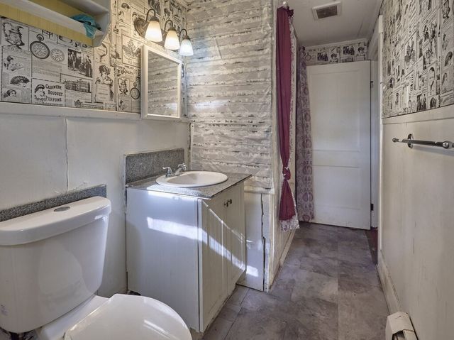 5 Jay St, Fitchburg, MA 01420