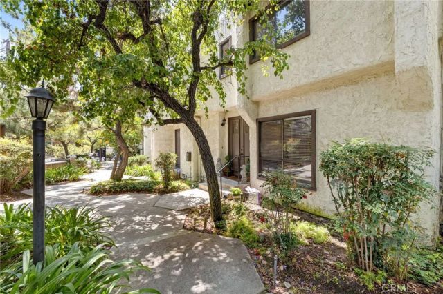 3200 Fairesta Street 17, La Crescenta, CA 91214