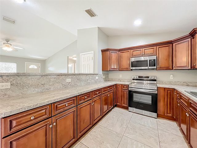 608 MASTERS AVENUE, Wildwood, FL 34785
