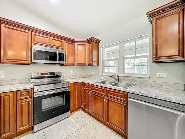 608 MASTERS AVENUE, Wildwood, FL 34785