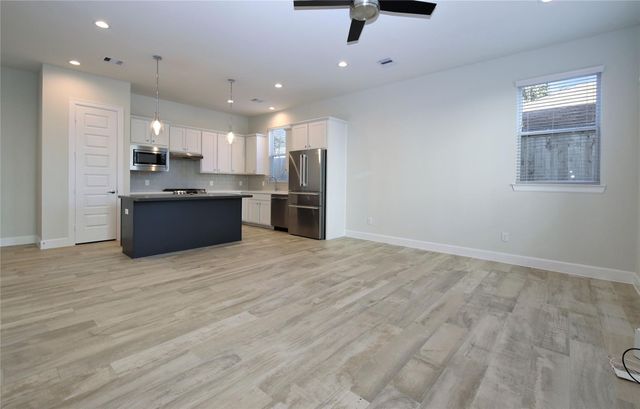 506 W Donovan G, Houston, TX 77091