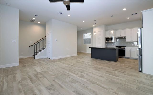 506 W Donovan G, Houston, TX 77091