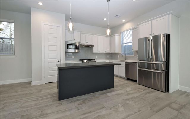 506 W Donovan G, Houston, TX 77091