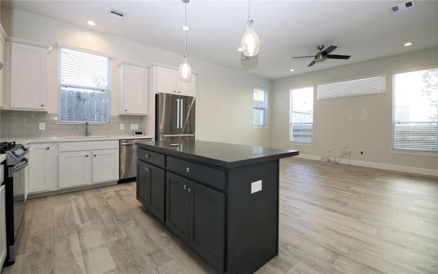506 W Donovan G, Houston, TX 77091
