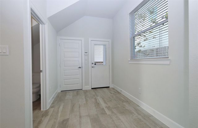 506 W Donovan G, Houston, TX 77091