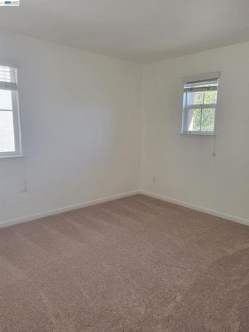 313 Turnstone Cir, Pittsburg, CA 94565