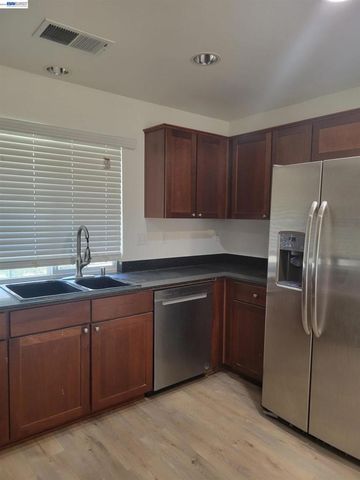 313 Turnstone Cir, Pittsburg, CA 94565