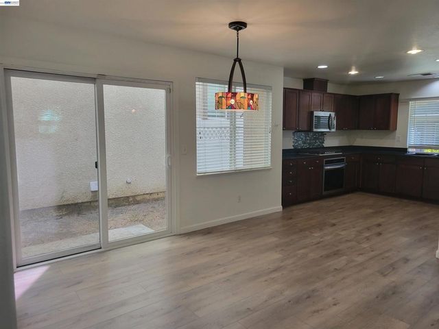 313 Turnstone Cir, Pittsburg, CA 94565