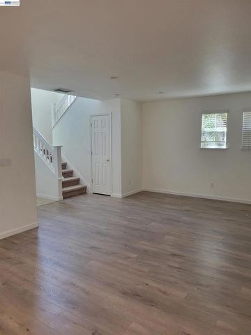 313 Turnstone Cir, Pittsburg, CA 94565