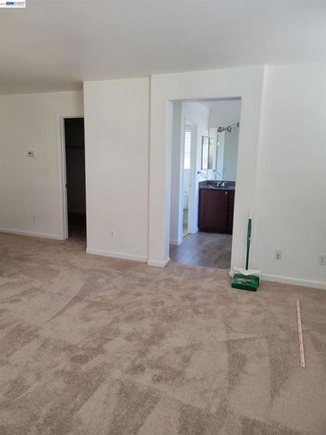 313 Turnstone Cir, Pittsburg, CA 94565