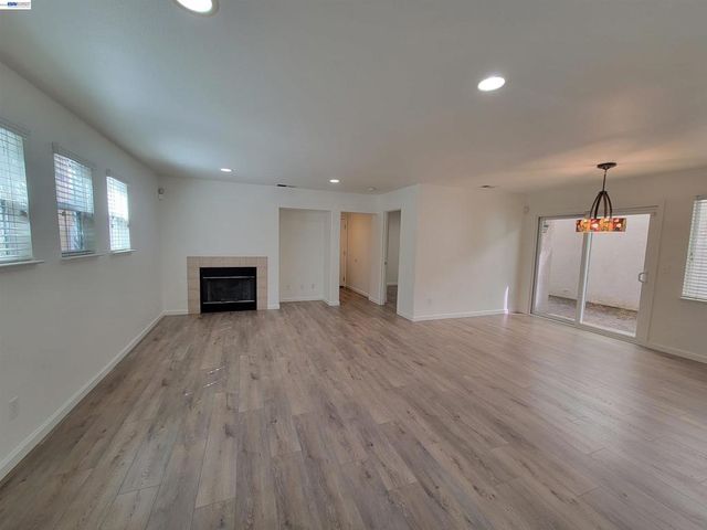 313 Turnstone Cir, Pittsburg, CA 94565