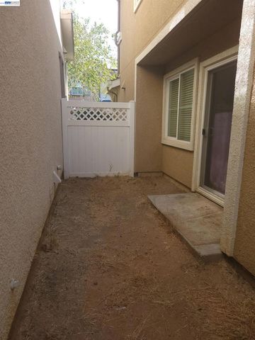 313 Turnstone Cir, Pittsburg, CA 94565